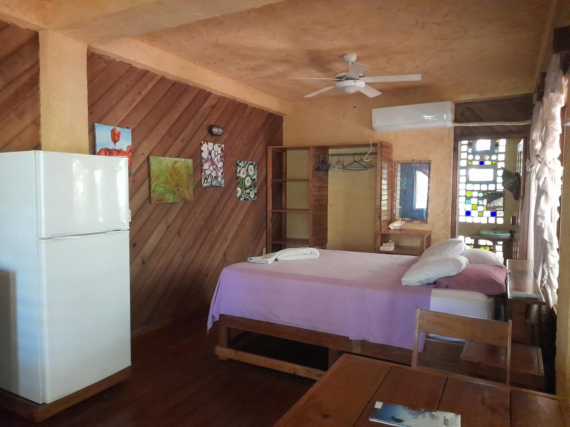 Apartments Chez Milady Utila Exterior photo